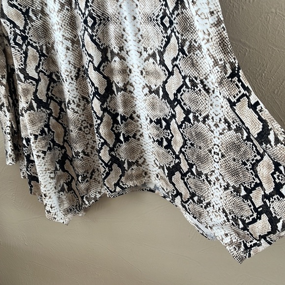 Green Envelope 1X Snakeskin Tunic very soft to touch - Picture 6 of 13